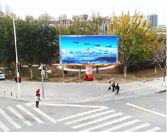 谷城户外大屏广告投放要点。